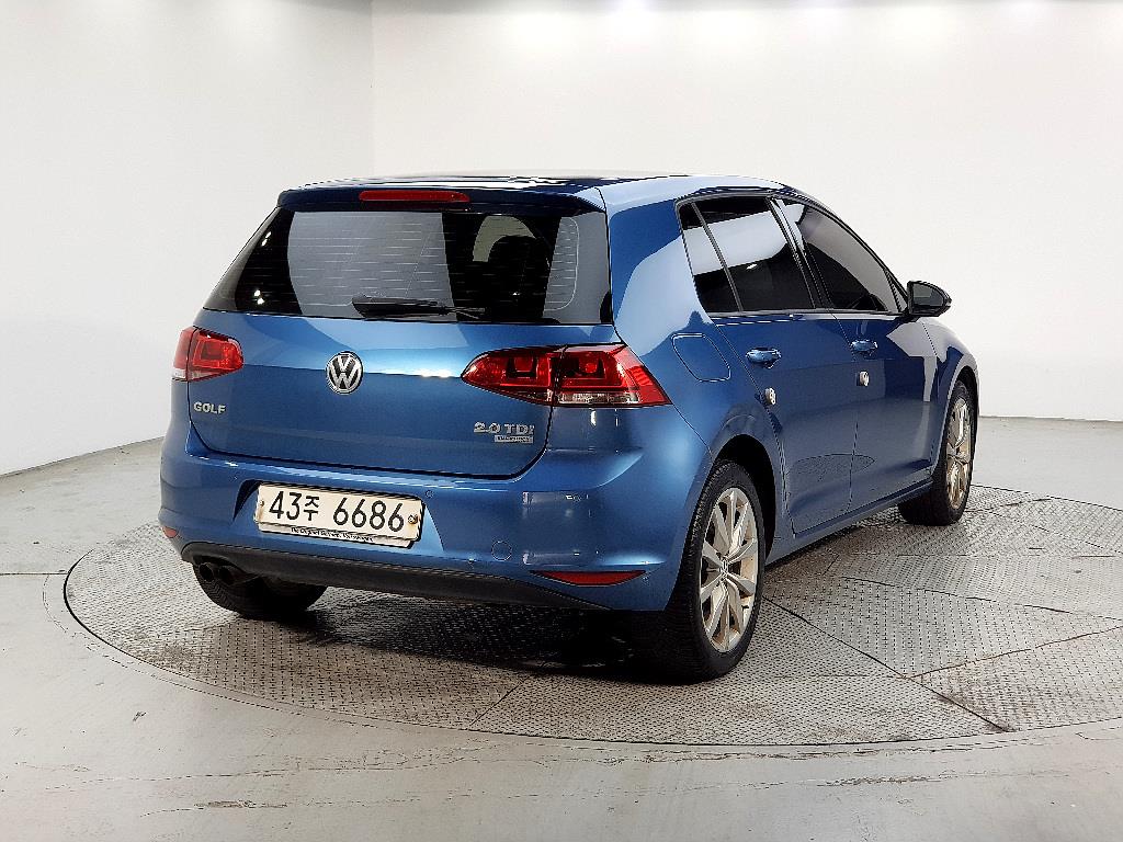 Volkswagen Golf - Vista 4