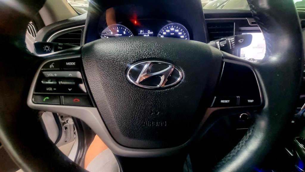 HYUNDAI Avante 2017 Blanco - Importación desde Corea - HF Imports Iquique - Foto 16