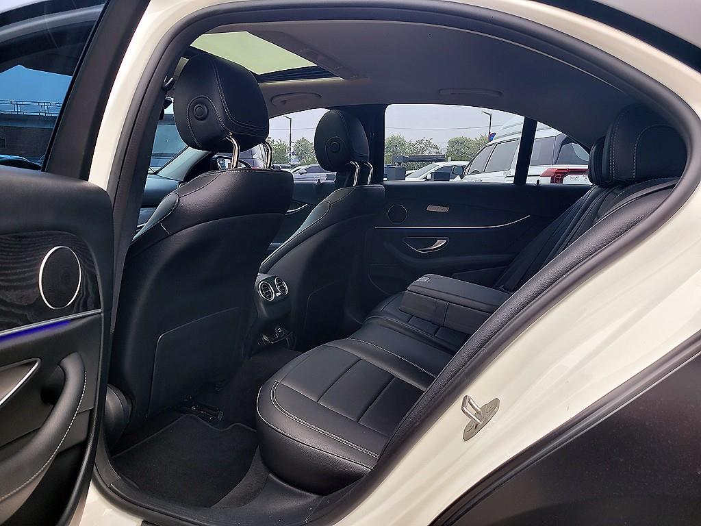 Mercedes Benz E class - Vista 7
