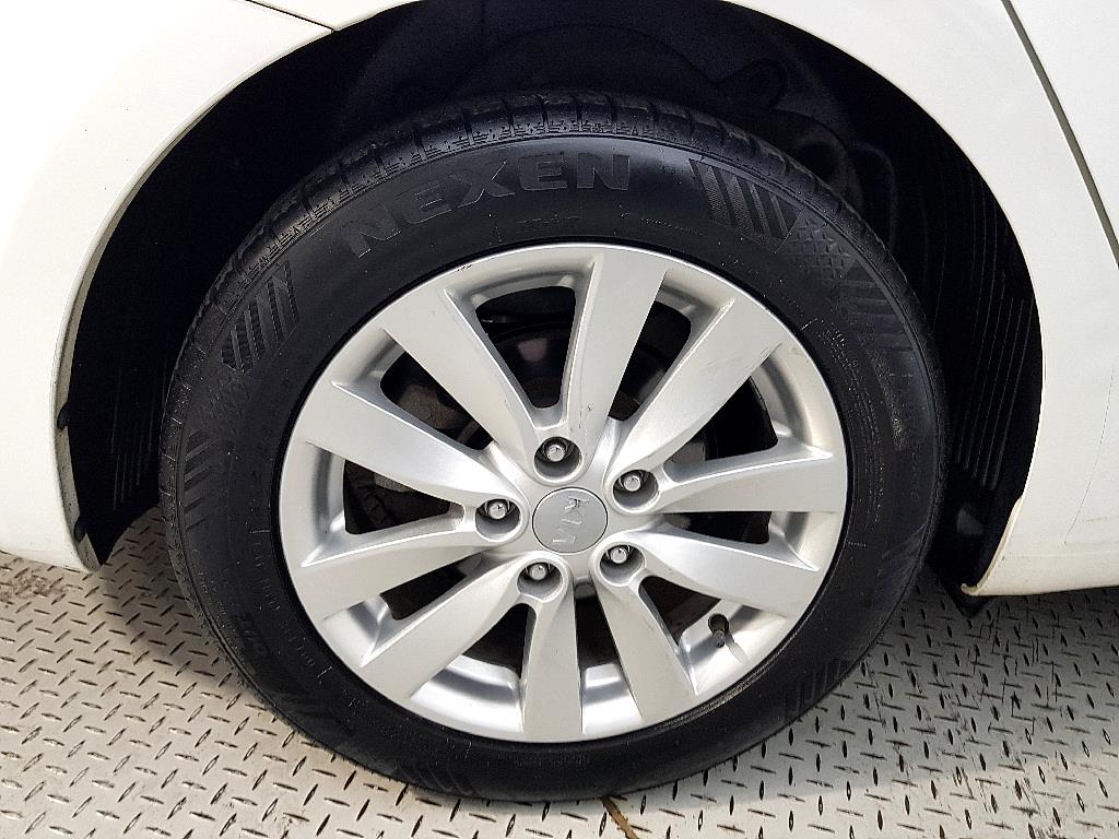 KIA K3 2013 Blanco - Importación desde Corea - HF Imports Iquique - Foto 20