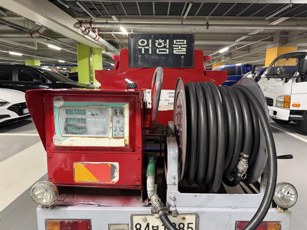 Small Truck Rori (an oil tank/Moving Gas/Home) - Vista 8