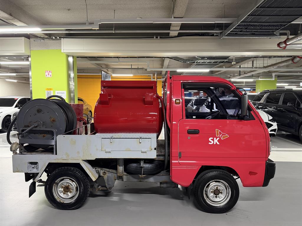 Small Truck Rori (an oil tank/Moving Gas/Home) - Vista 4