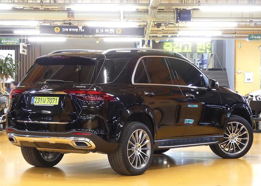 Mercedes Benz GLE Class - Vista 3