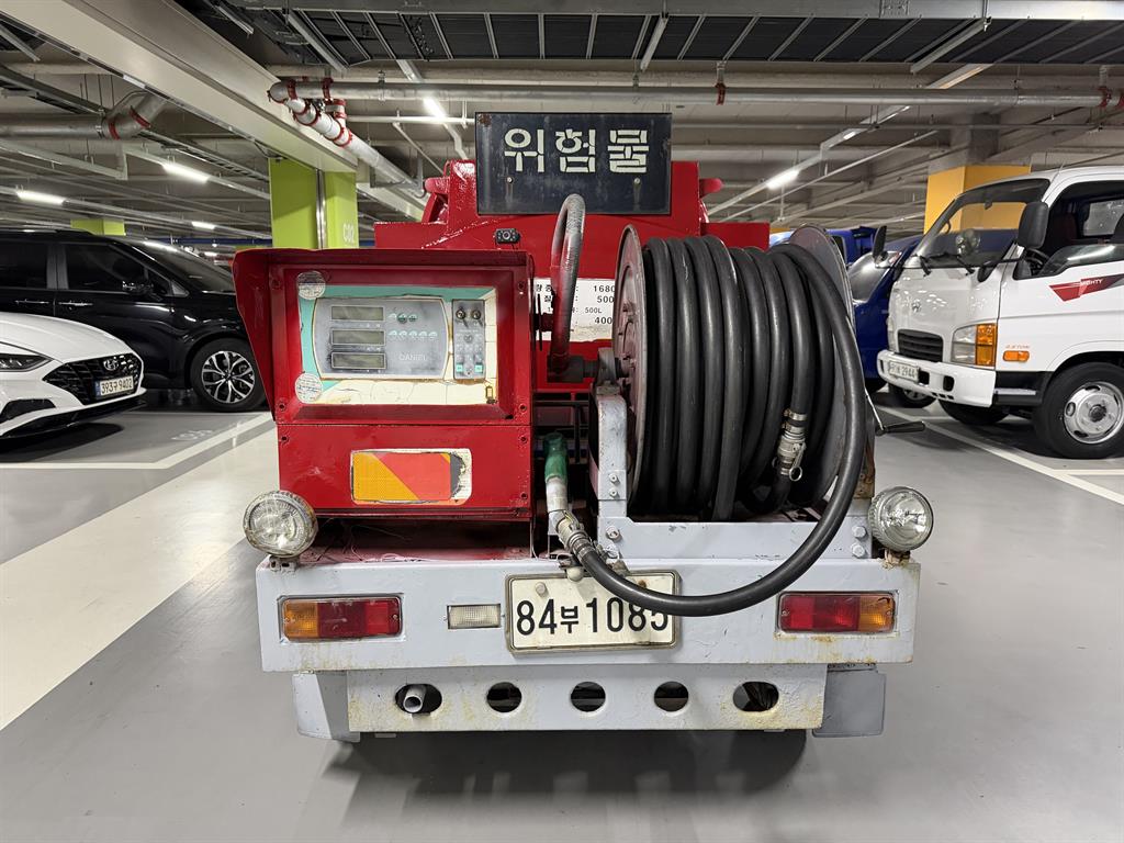 Small Truck Rori (an oil tank/Moving Gas/Home) - Vista 5