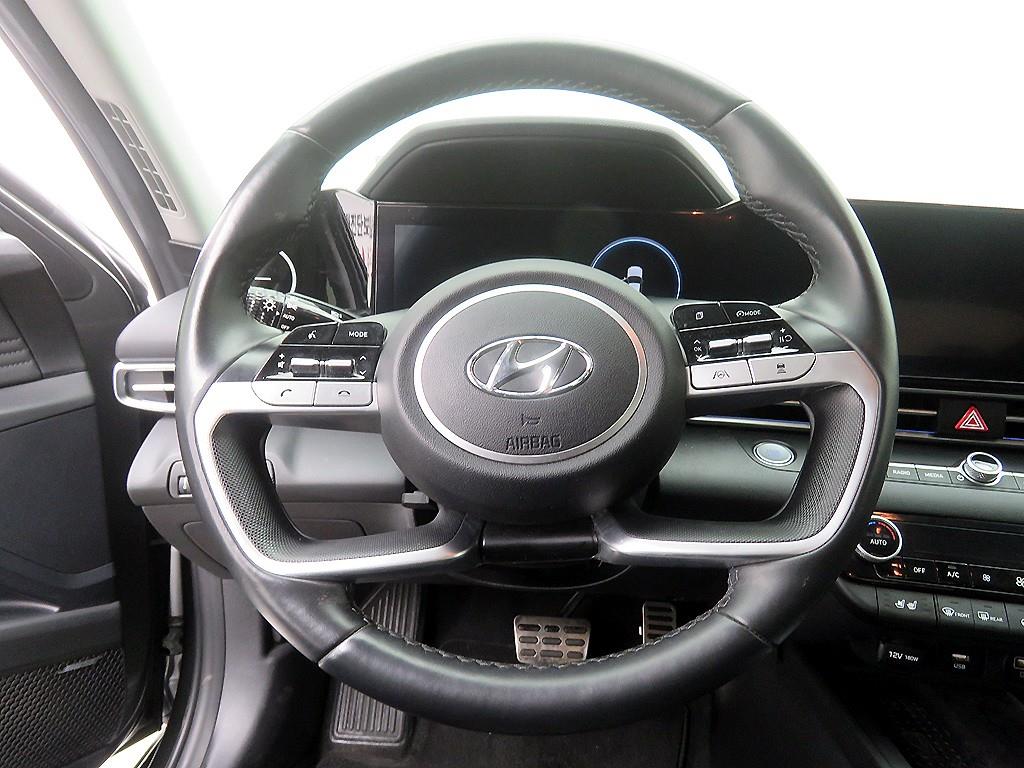 HYUNDAI Avante - Vista 10
