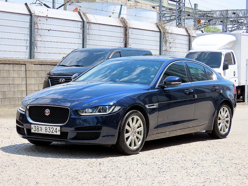 Jaguar XE - Vista 2