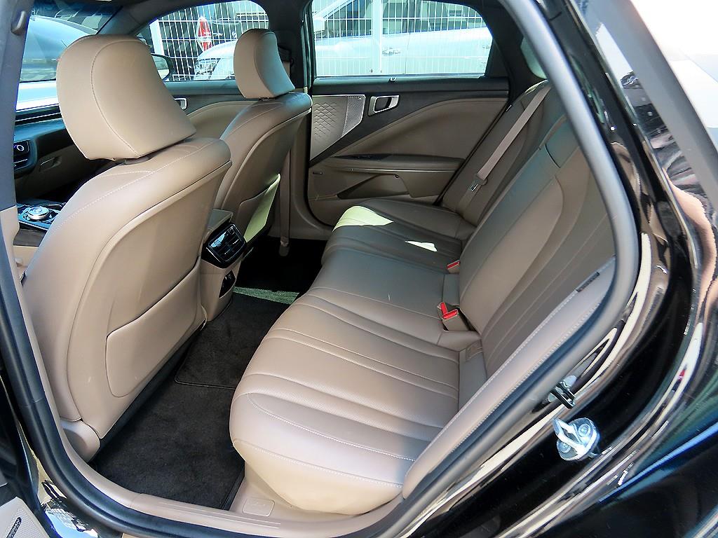 KIA K8 - Vista 6