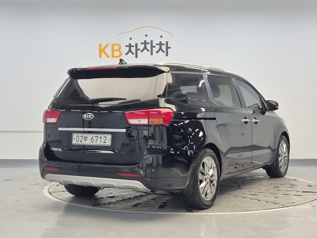 KIA Carnival - Vista 2