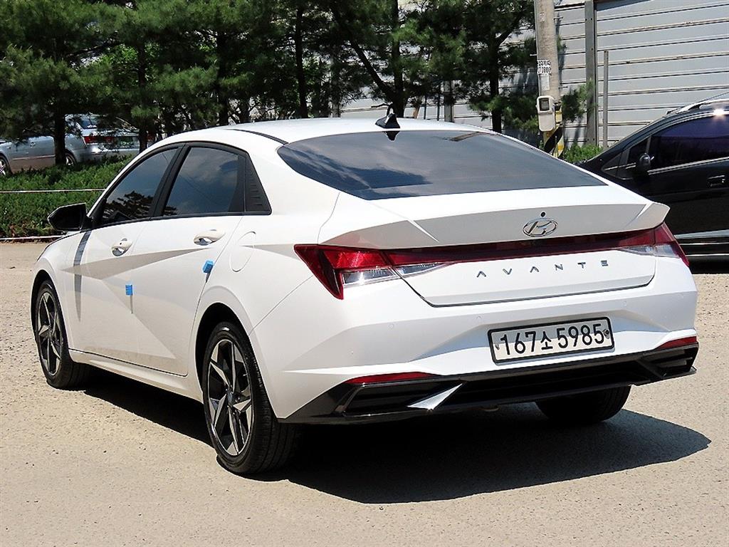 HYUNDAI Avante - Vista 3