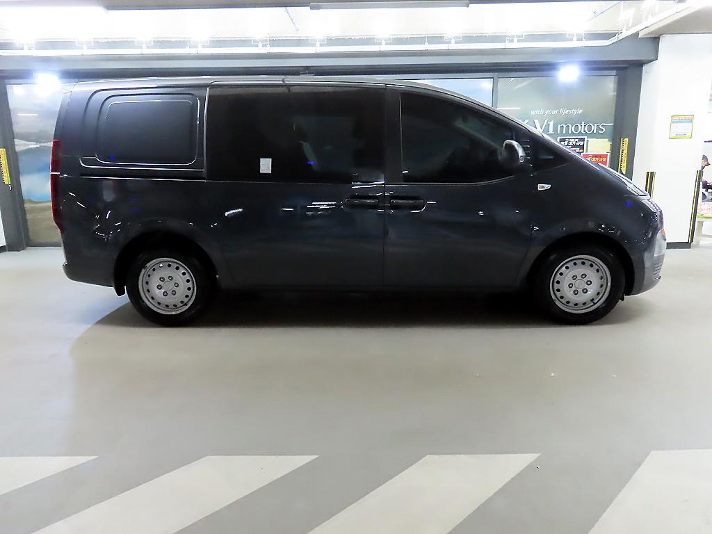HYUNDAI Staria - Vista 3