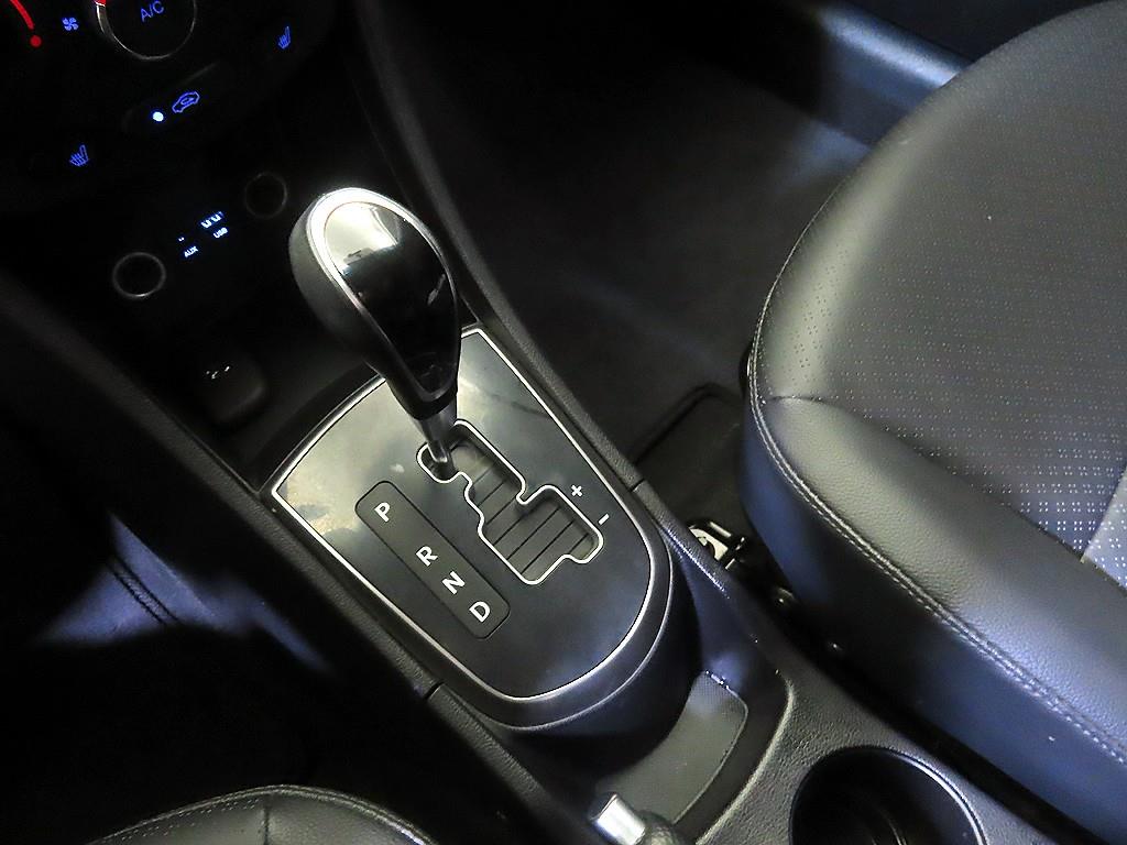 HYUNDAI Accent - Vista 12