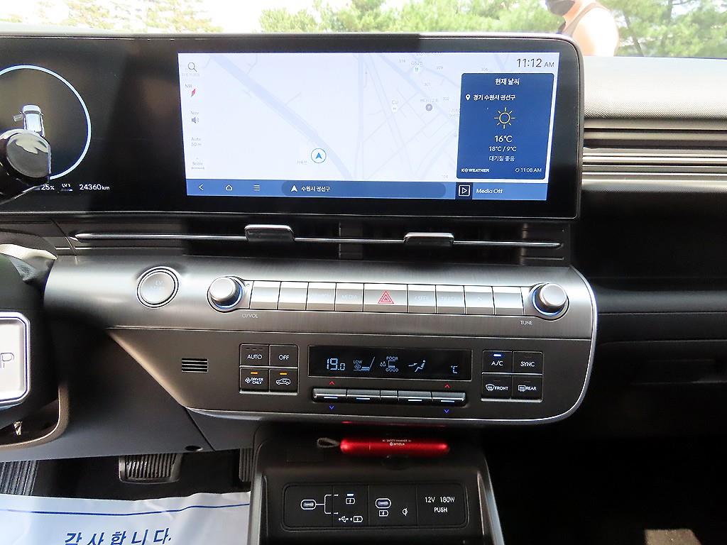 HYUNDAI Kona - Vista 12