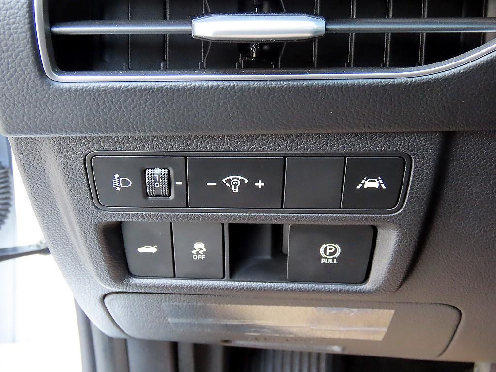 HYUNDAI Sonata - Vista 12