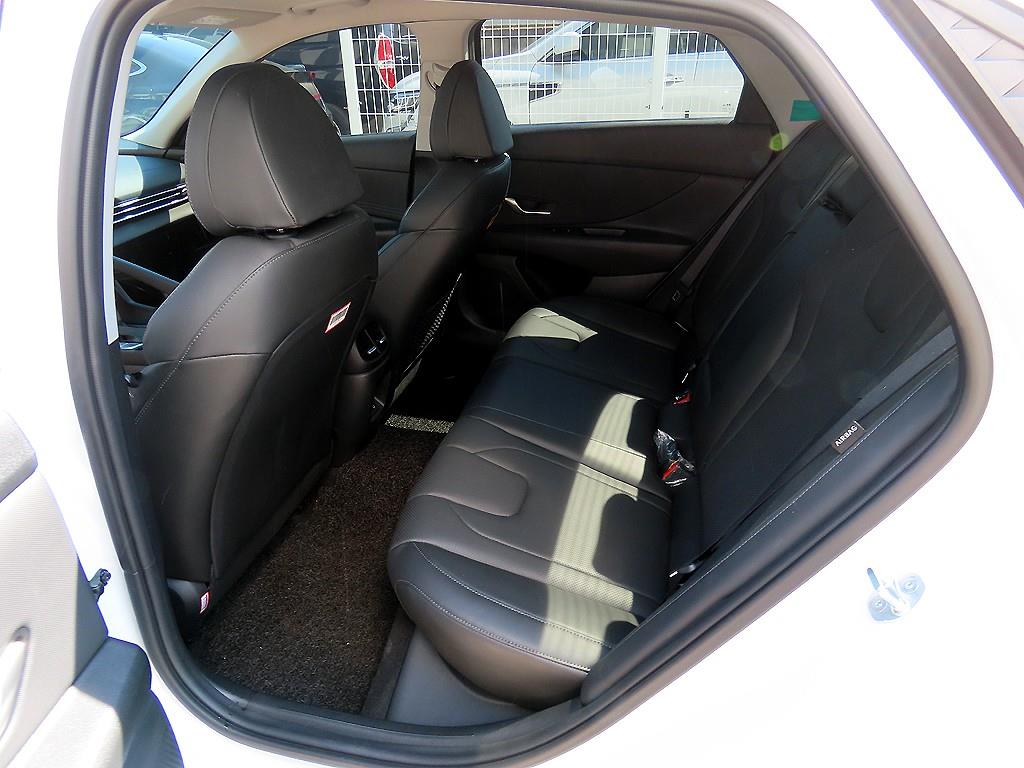 HYUNDAI Avante - Vista 6
