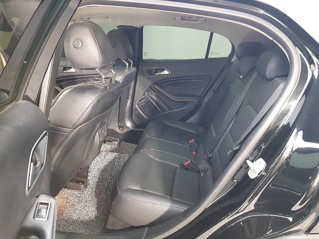 Mercedes Benz GLA Class - Vista 9