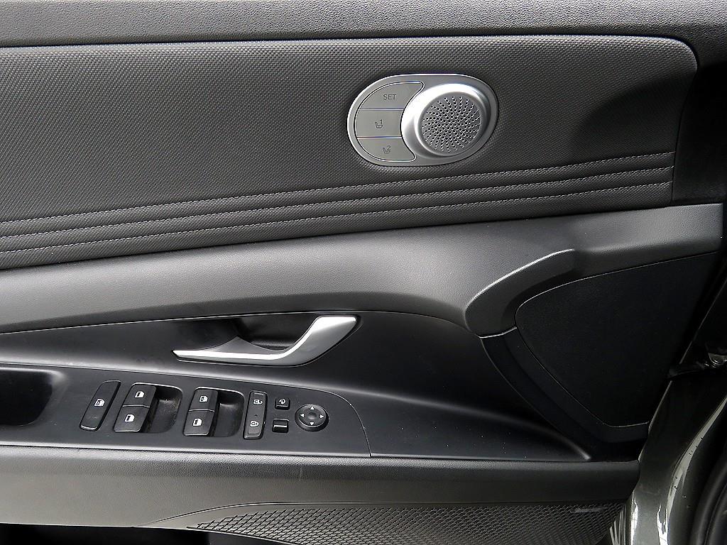HYUNDAI Avante - Vista 9