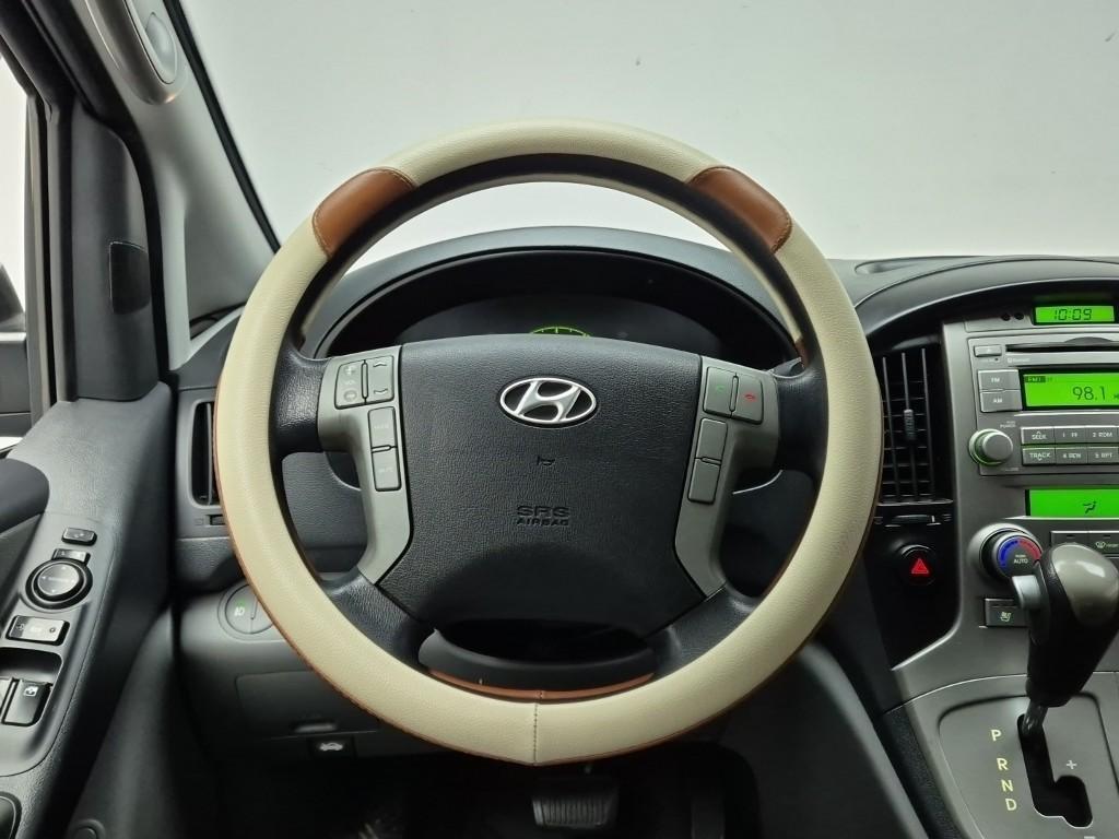 HYUNDAI Starex - Vista 9