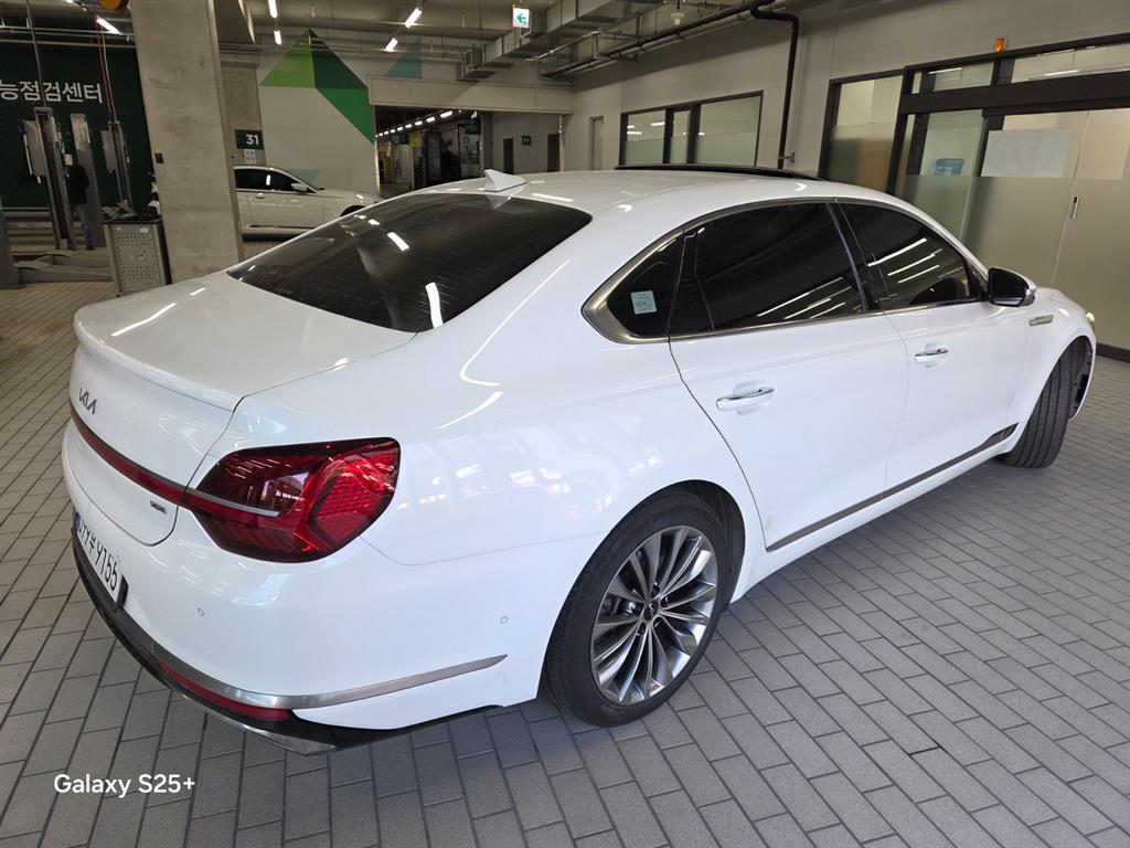 KIA K9 - Vista 8