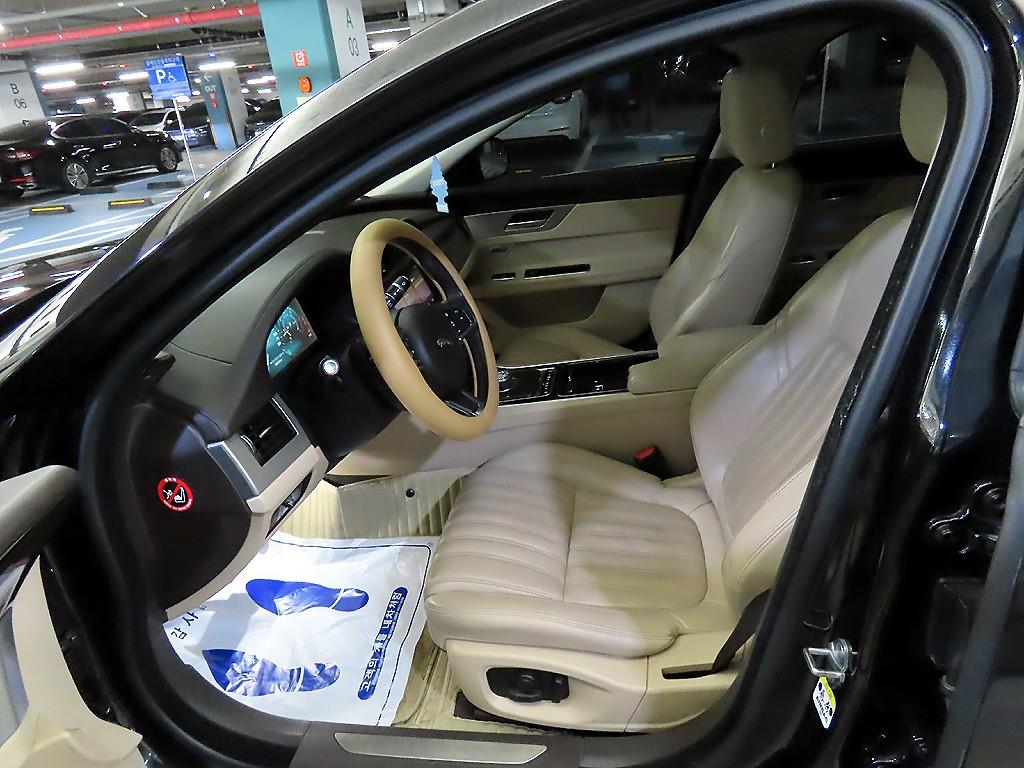 Jaguar XF - Vista 6