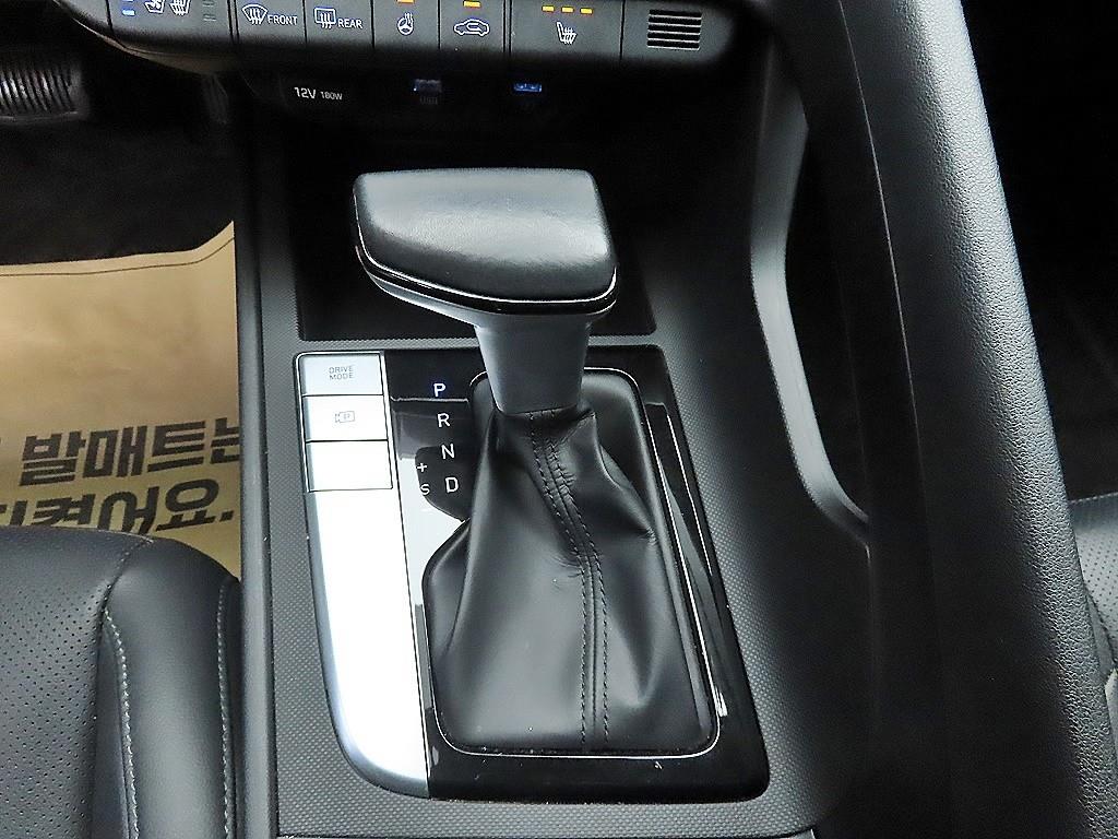 HYUNDAI Avante - Vista 10