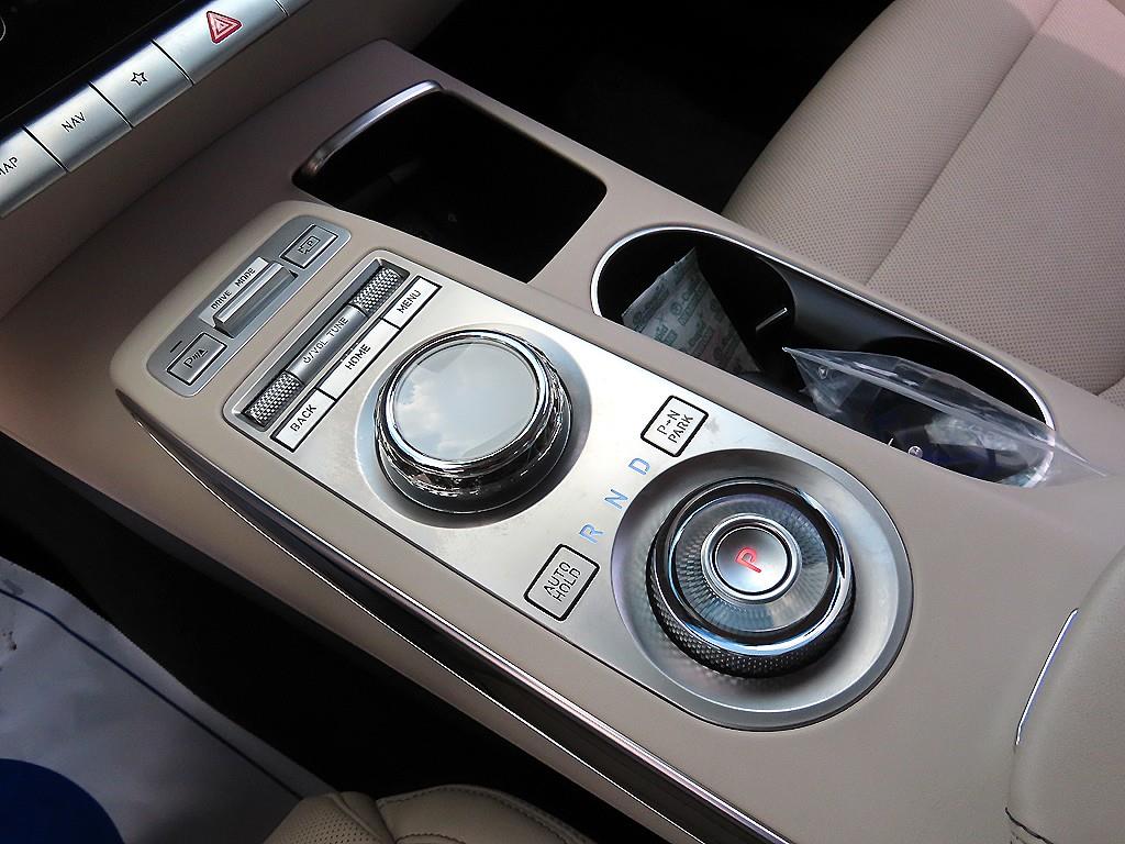 Genesis GV70 - Vista 10