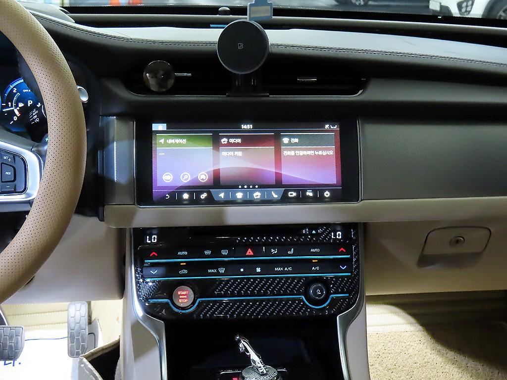 Jaguar XF - Vista 11