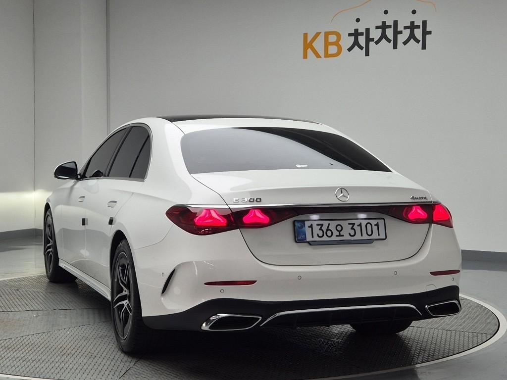 Mercedes Benz E class - Vista 4