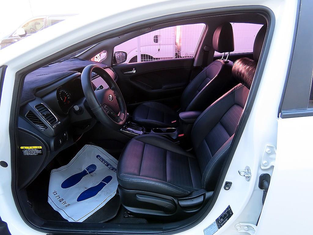 KIA K3 - Vista 5