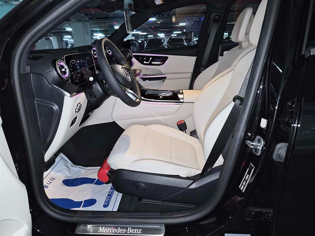 Mercedes Benz GLC Class - Vista 6