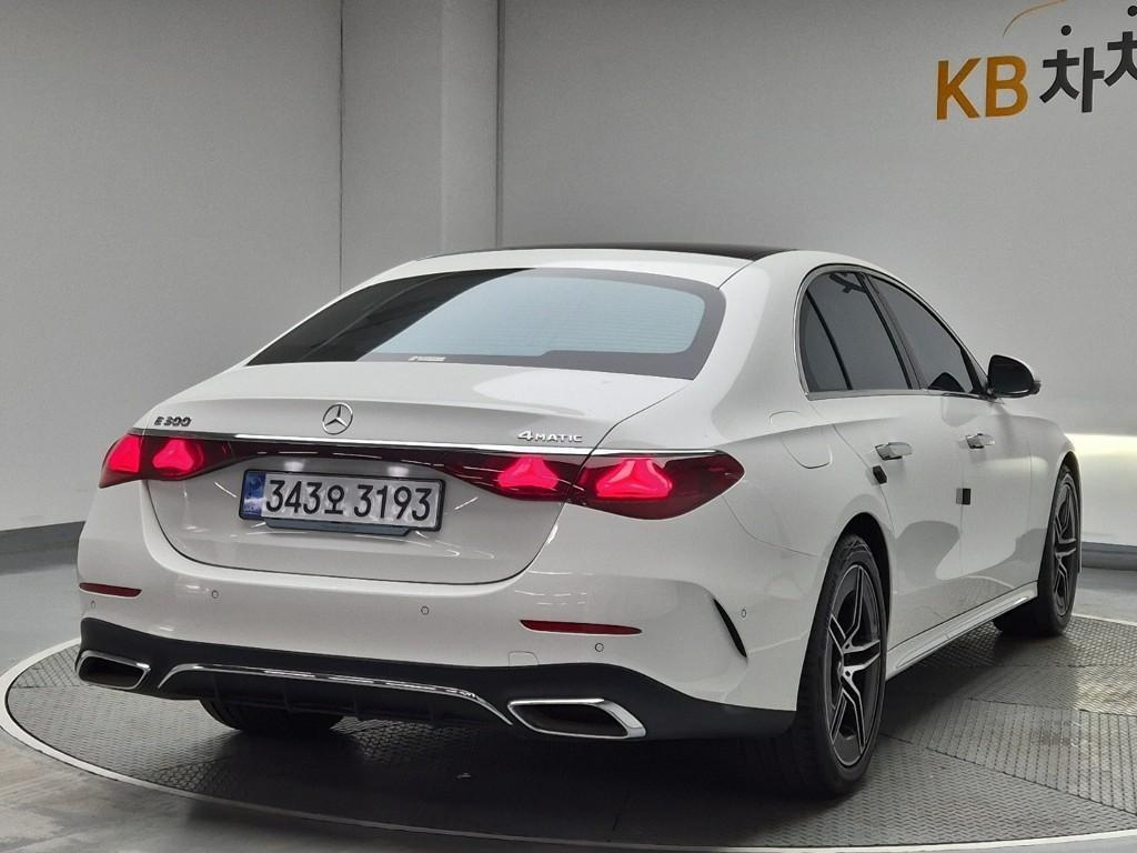 Mercedes Benz E class - Vista 3