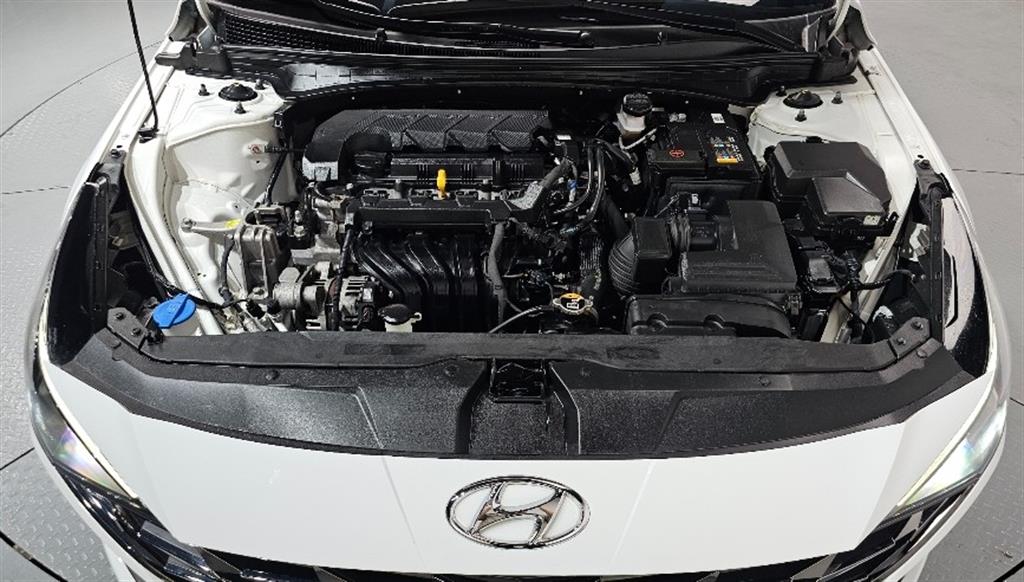 HYUNDAI Avante - Vista 10