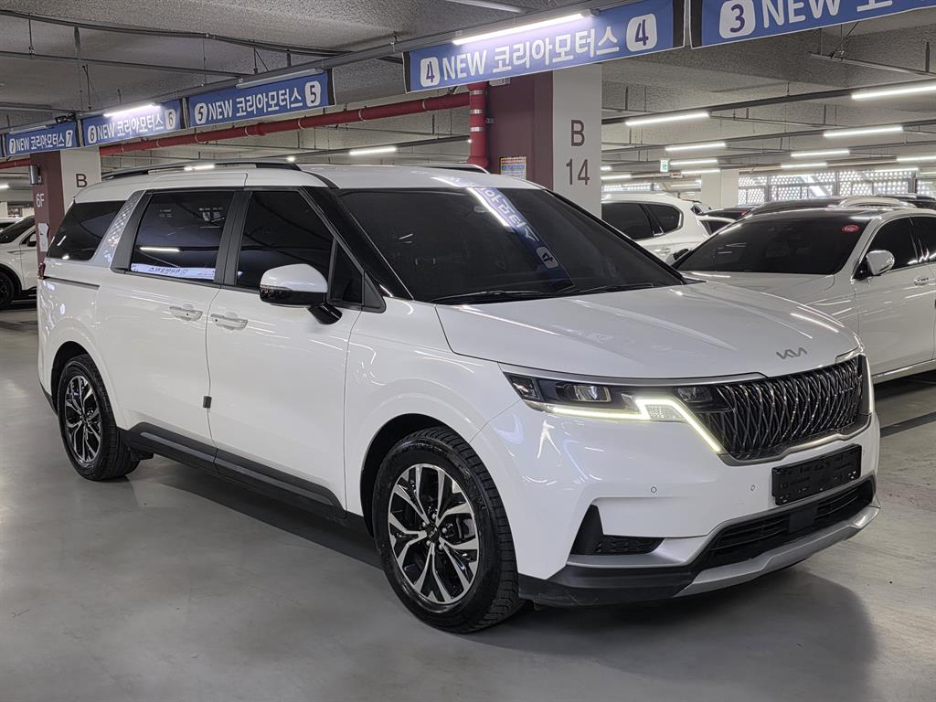 KIA Carnival 2023 the color of pearl - Importación desde Corea - HF Imports Iquique - Foto 1
