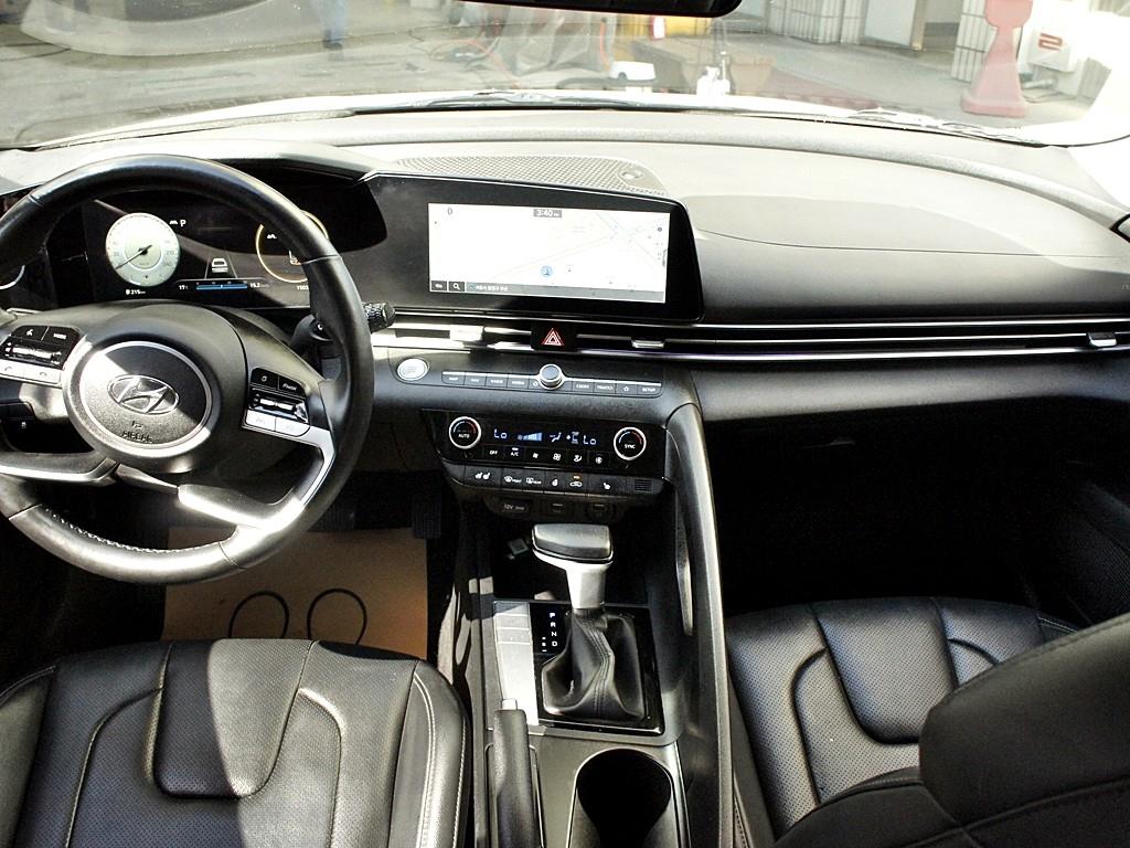 HYUNDAI Avante - Vista 11