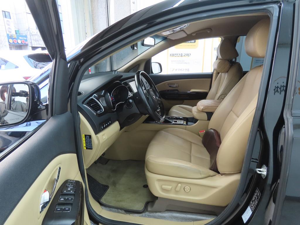 KIA Carnival - Vista 5