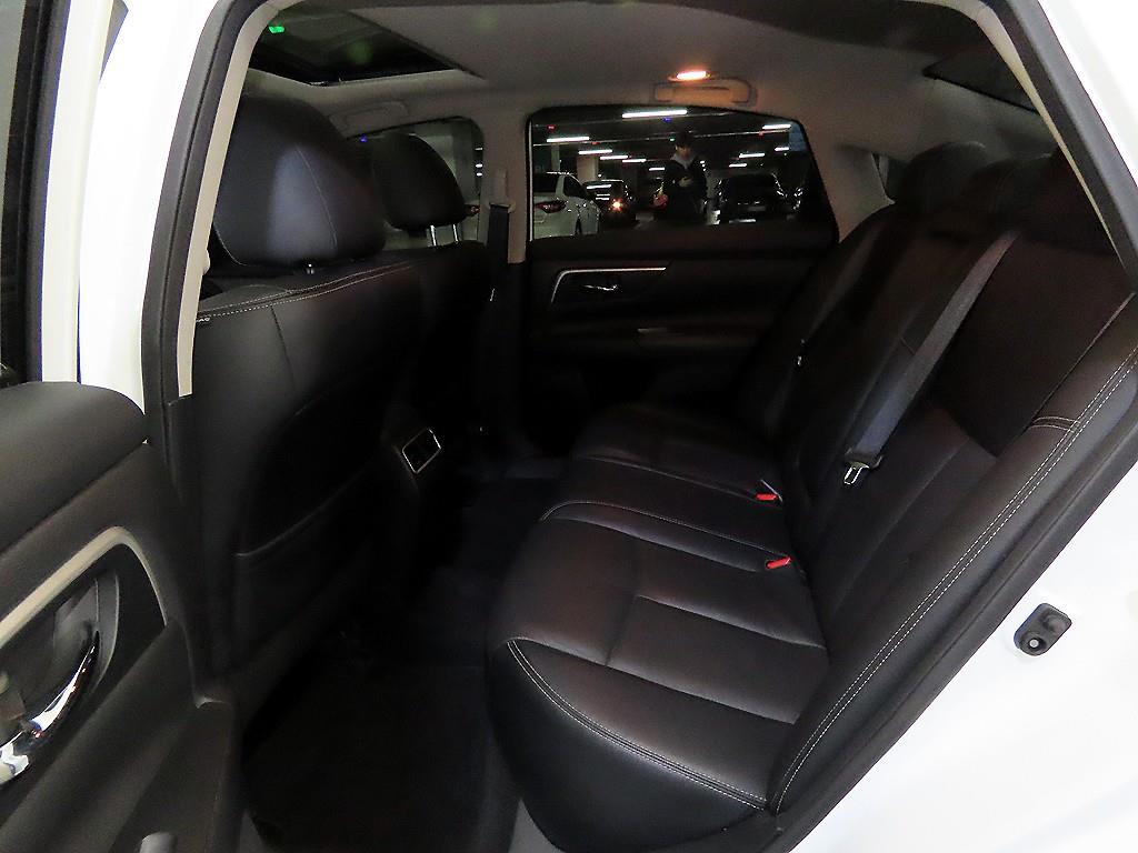 Nissan Altima - Vista 7