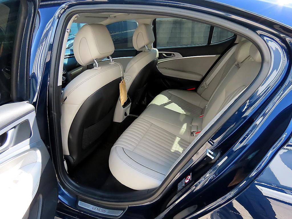 Genesis G70 - Vista 6