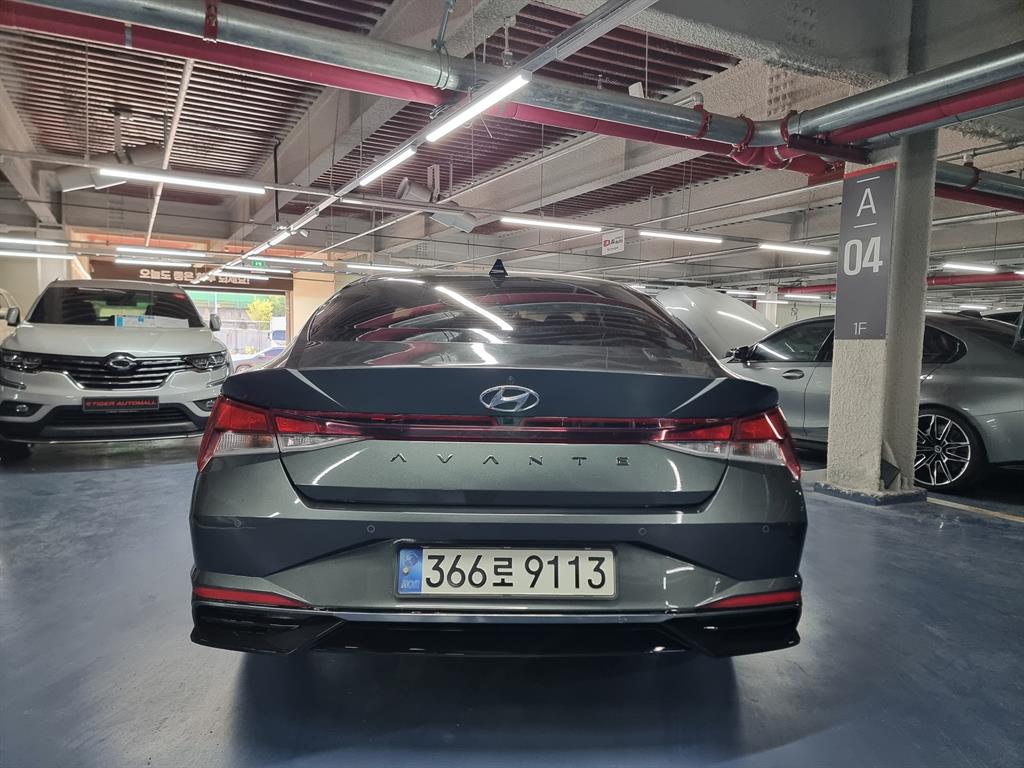 HYUNDAI Avante - Vista 3