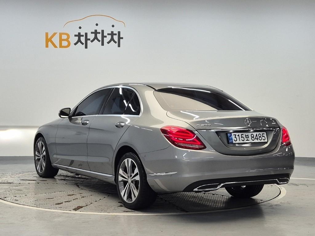 Mercedes Benz C Class - Vista 3