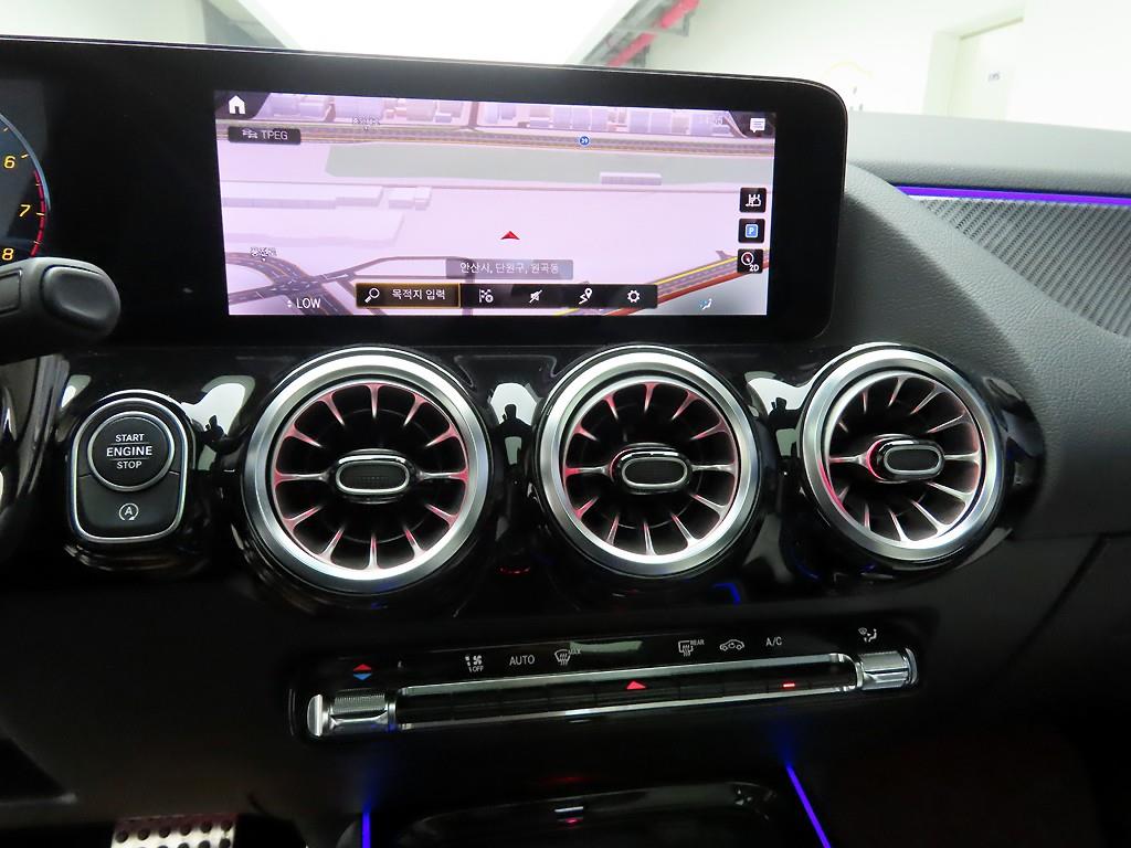 Mercedes Benz GLA Class - Vista 9