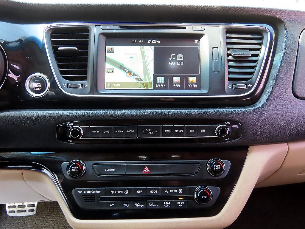 KIA Carnival - Vista 12