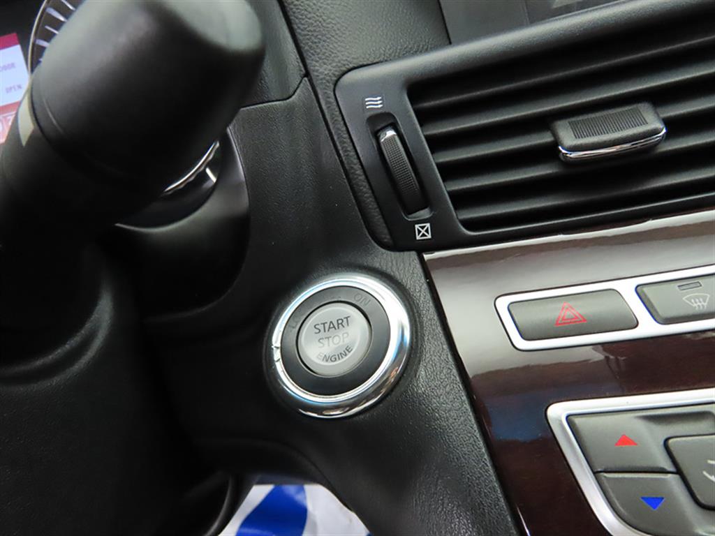 Infiniti M - Vista 10