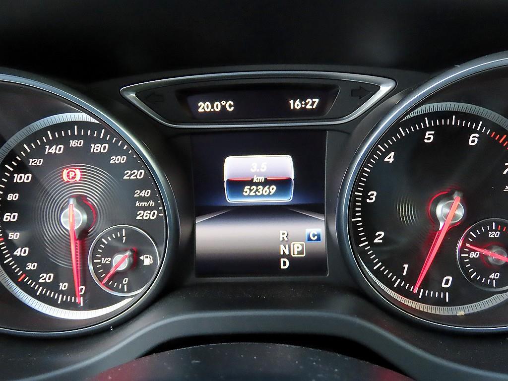 Mercedes Benz GLA Class - Vista 9