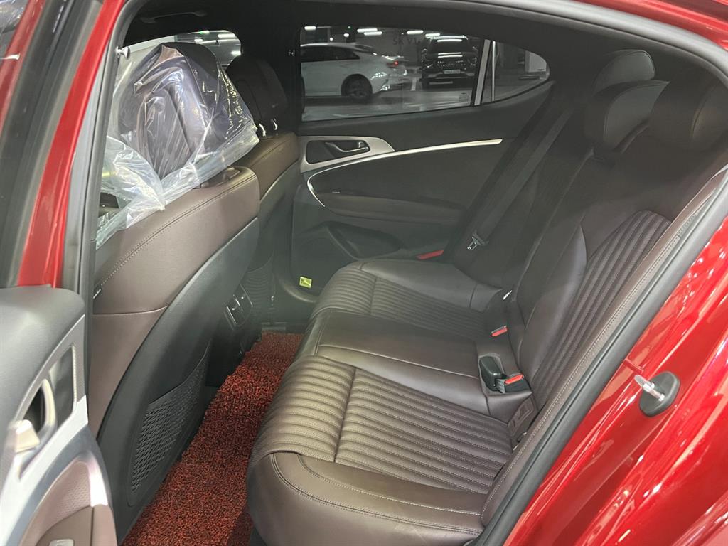 Genesis G70 - Vista 6