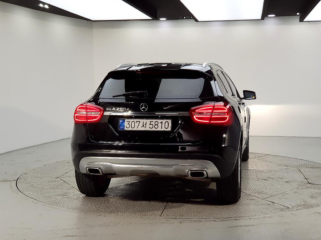 Mercedes Benz GLA Class - Vista 3