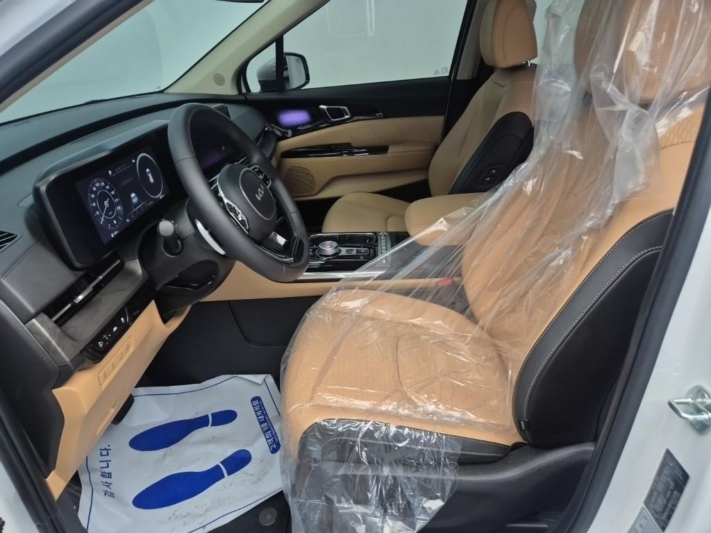 KIA Carnival - Vista 11