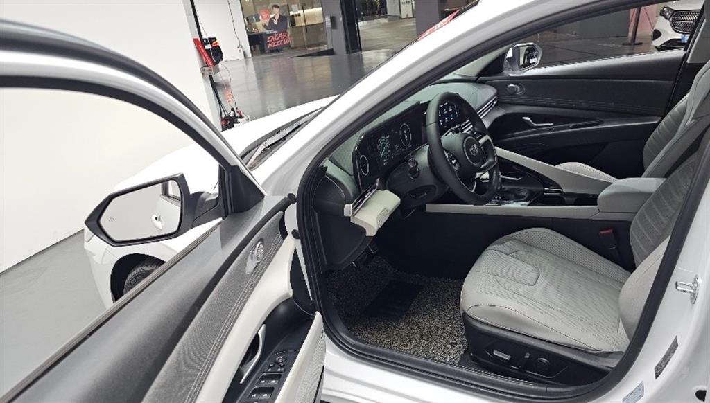 HYUNDAI Avante 2023 Blanco - Importación desde Corea - HF Imports Iquique - Foto 15