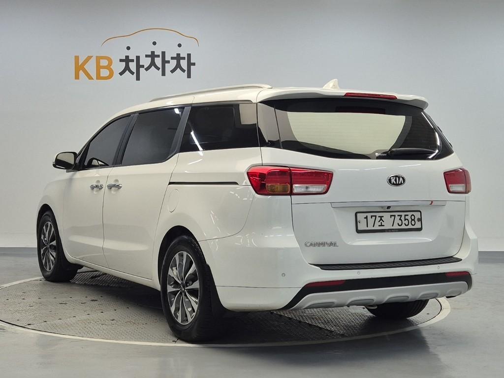 KIA Carnival - Vista 2