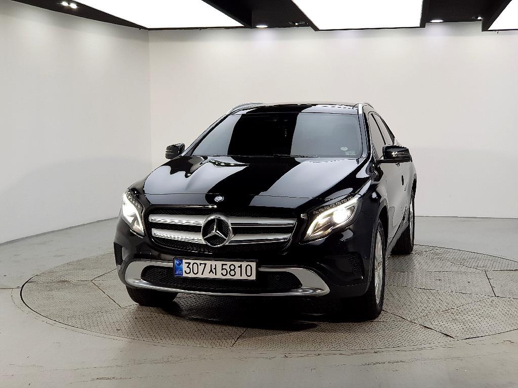 Mercedes Benz GLA Class - Vista 2