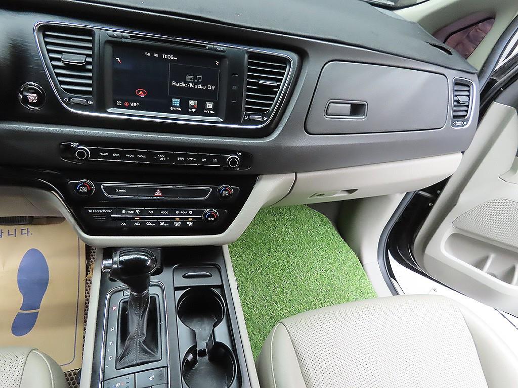 KIA Carnival 2016 Negro - Importación desde Corea - HF Imports Iquique - Foto 11