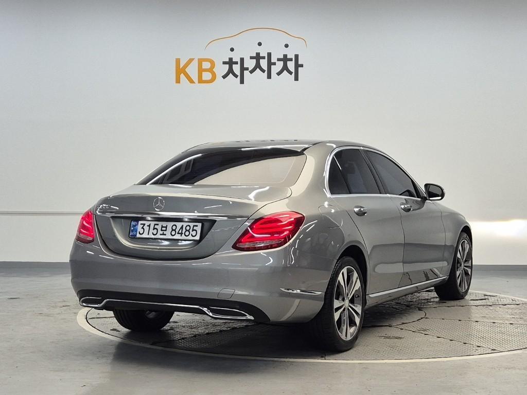 Mercedes Benz C Class - Vista 4